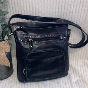 Giani Bernini Crossbody Handbag Womens Black Leather Front Kangaroo Pocket
